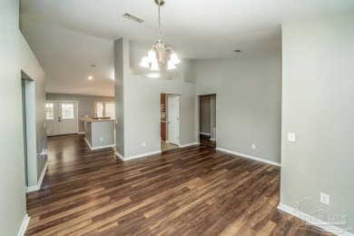 Great home convenient to everything in Milton, priced to sell on Tanglewood Golf Club in Florida - for sale on GolfHomes.com, golf home, golf lot