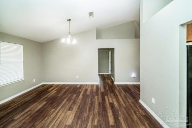 Great home convenient to everything in Milton, priced to sell on Tanglewood Golf Club in Florida - for sale on GolfHomes.com, golf home, golf lot