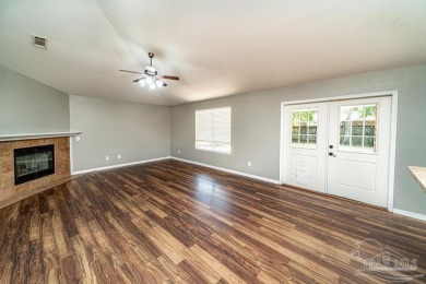 Great home convenient to everything in Milton, priced to sell on Tanglewood Golf Club in Florida - for sale on GolfHomes.com, golf home, golf lot
