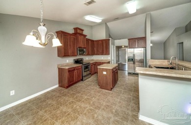 Great home convenient to everything in Milton, priced to sell on Tanglewood Golf Club in Florida - for sale on GolfHomes.com, golf home, golf lot