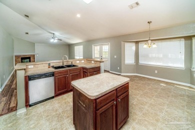 Great home convenient to everything in Milton, priced to sell on Tanglewood Golf Club in Florida - for sale on GolfHomes.com, golf home, golf lot