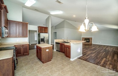Great home convenient to everything in Milton, priced to sell on Tanglewood Golf Club in Florida - for sale on GolfHomes.com, golf home, golf lot