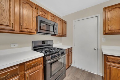 Welcome to this pristine ranch end-unit located in a on The Links at Carillon in Illinois - for sale on GolfHomes.com, golf home, golf lot