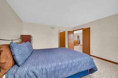 Welcome to this pristine ranch end-unit located in a on The Links at Carillon in Illinois - for sale on GolfHomes.com, golf home, golf lot