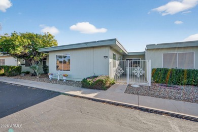 AMAZING, MOVE-IN READY 2 BDR/2 BATH IN BEAUTIFUL SUN CITY! on PalmBrook Country Club in Arizona - for sale on GolfHomes.com, golf home, golf lot