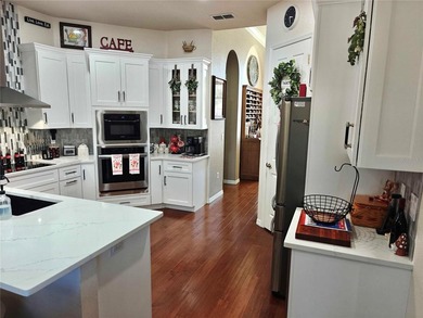 WELCOME TO YOUR BEAUTIFUL POOL HOME!! THIS STUNNING 3,000+ sq on Silverthorn Country Club in Florida - for sale on GolfHomes.com, golf home, golf lot