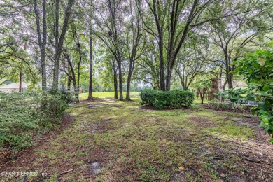 ''Seller offering $15,000 toward Buyer's Closing Cost or Rate on Country Club of Orange Park in Florida - for sale on GolfHomes.com, golf home, golf lot