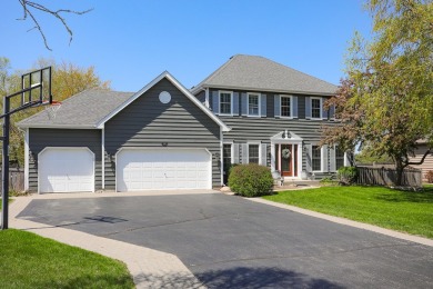 Discover elegance and the perfect home for entertaining in this on Boulder Ridge Country Club in Illinois - for sale on GolfHomes.com, golf home, golf lot