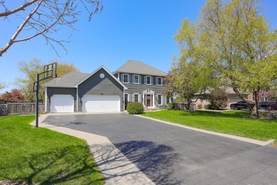 Discover elegance and the perfect home for entertaining in this on Boulder Ridge Country Club in Illinois - for sale on GolfHomes.com, golf home, golf lot