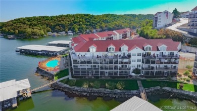 Turn-key and ready to go! This well appointed 2 bed/2bath on The Club At Old Kinderhook in Missouri - for sale on GolfHomes.com, golf home, golf lot