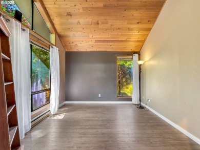 Located in Country Club Estates neighborhood--just minutes from on Astoria Golf and Country Club in Oregon - for sale on GolfHomes.com, golf home, golf lot