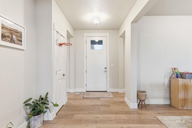 Welcome to 12602 S Teano Ave. This 2128 sqft, 3 bed, 2 bath home on Hunters Point Golf Club in Idaho - for sale on GolfHomes.com, golf home, golf lot