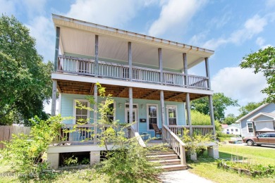 This charming 2-story, 3 bedroom, 2.5 bath home in Beaufort on North River Club in North Carolina - for sale on GolfHomes.com, golf home, golf lot