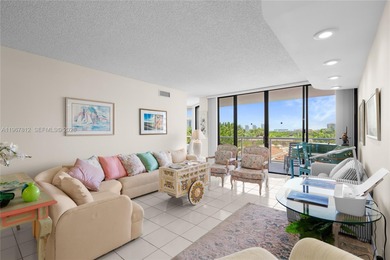 Spacious and inviting 2-bedroom + den, 2-bath residence in on Turnberry Isle Resort and Club in Florida - for sale on GolfHomes.com, golf home, golf lot