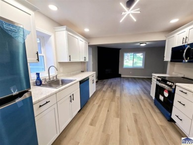 Welcome to your dream home on Terre Haute's East Side! This on Hulman Links Golf Course in Indiana - for sale on GolfHomes.com, golf home, golf lot
