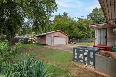 Charming 3-bedroom home with spacious garage!  This inviting on James E. Stewart Golf Course in Oklahoma - for sale on GolfHomes.com, golf home, golf lot