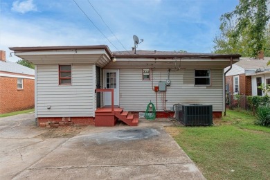 Charming 3-bedroom home with spacious garage!  This inviting on James E. Stewart Golf Course in Oklahoma - for sale on GolfHomes.com, golf home, golf lot