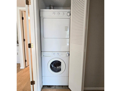 Best price in HeatherRidge! Light and neutral 2 bedroom, 2 bath on Heather Ridge Golf Club in Illinois - for sale on GolfHomes.com, golf home, golf lot