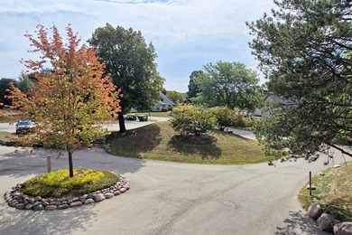 Best price in HeatherRidge! Light and neutral 2 bedroom, 2 bath on Heather Ridge Golf Club in Illinois - for sale on GolfHomes.com, golf home, golf lot