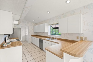 Discover this inviting 3-bedroom, 2.5-bath townhome in the on Bent Tree Country Club in Florida - for sale on GolfHomes.com, golf home, golf lot