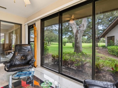 Looking for an updated END-UNIT that feels like home right away on The Meadows Golf and Country Club in Florida - for sale on GolfHomes.com, golf home, golf lot
