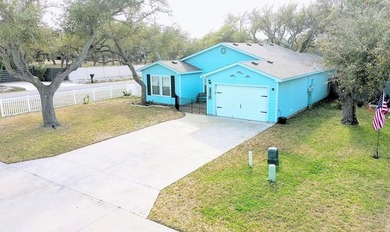 Coastal Cottage Charm: Well-Maintained 2-Bed, 2-Bath with Bonus on Rockport Country Club in Texas - for sale on GolfHomes.com, golf home, golf lot
