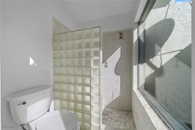 Waterfront Home with Oversized cul-de-sac Lot in Shamrock Lakes! on El Rio Golf Course and Club in Florida - for sale on GolfHomes.com, golf home, golf lot