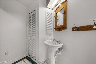 Waterfront Home with Oversized cul-de-sac Lot in Shamrock Lakes! on El Rio Golf Course and Club in Florida - for sale on GolfHomes.com, golf home, golf lot