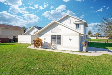 Waterfront Home with Oversized cul-de-sac Lot in Shamrock Lakes! on El Rio Golf Course and Club in Florida - for sale on GolfHomes.com, golf home, golf lot