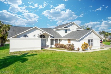 Waterfront Home with Oversized cul-de-sac Lot in Shamrock Lakes! on El Rio Golf Course and Club in Florida - for sale on GolfHomes.com, golf home, golf lot