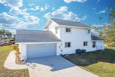 Waterfront Home with Oversized cul-de-sac Lot in Shamrock Lakes! on El Rio Golf Course and Club in Florida - for sale on GolfHomes.com, golf home, golf lot