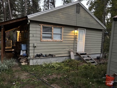 Discover this diamond in the rough manufactured home on a on Terrace Lakes Golf Resort in Idaho - for sale on GolfHomes.com, golf home, golf lot