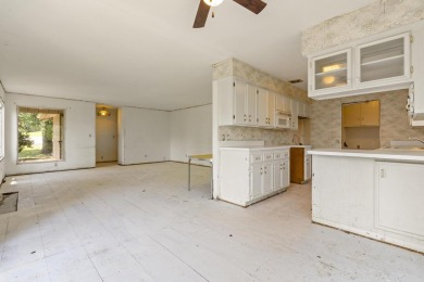 Calling all Chip & Joanna wannabes & weekend warriors!Tucked in on Kimberling City Golf Club in Missouri - for sale on GolfHomes.com, golf home, golf lot