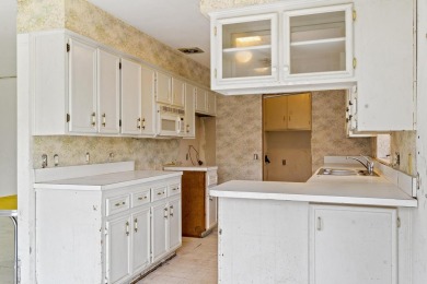 Calling all Chip & Joanna wannabes & weekend warriors!Tucked in on Kimberling City Golf Club in Missouri - for sale on GolfHomes.com, golf home, golf lot