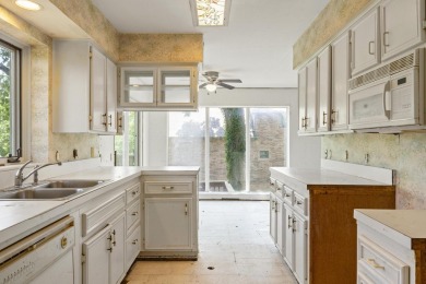 Calling all Chip & Joanna wannabes & weekend warriors!Tucked in on Kimberling City Golf Club in Missouri - for sale on GolfHomes.com, golf home, golf lot