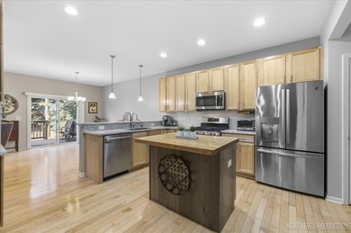 Welcome to this spectacular townhome in sought after Patriot on Bolingbrook Golf Club in Illinois - for sale on GolfHomes.com, golf home, golf lot