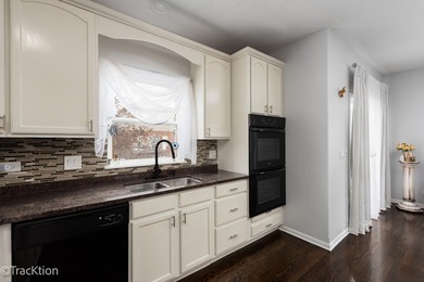 Largest River Bend end-unit townhome with 3 levels of living on River Bend Golf Club in Illinois - for sale on GolfHomes.com, golf home, golf lot