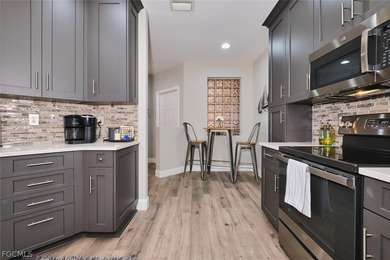 Top floor 3 bedroom condo located in Lexington Country Club's on Lexington Country Club in Florida - for sale on GolfHomes.com, golf home, golf lot