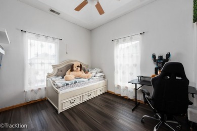 Largest River Bend end-unit townhome with 3 levels of living on River Bend Golf Club in Illinois - for sale on GolfHomes.com, golf home, golf lot