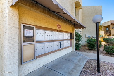 Lucky you!The Family is Selling their light, bright Vacation on Stonecreek Golf Club in Arizona - for sale on GolfHomes.com, golf home, golf lot