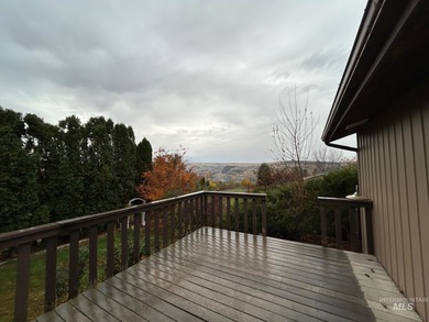 Gorgeous 4-bedroom, 3-bath home perfectly positioned on Lewiston on Lewiston Golf and Country Club in Idaho - for sale on GolfHomes.com, golf home, golf lot