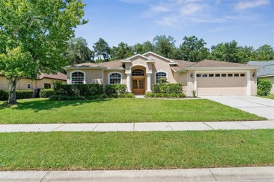 MOVE-IN READY!! Beautiful home in Hernando Oaks golf community!! on Hernando Oaks Golf and Country Club in Florida - for sale on GolfHomes.com, golf home, golf lot