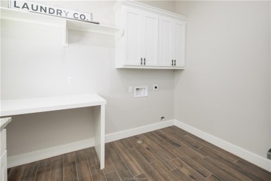 **GOLF COURSE HOME - 1-Year Membership Included!
Welcome to your on Oak Grove Country Club in Texas - for sale on GolfHomes.com, golf home, golf lot