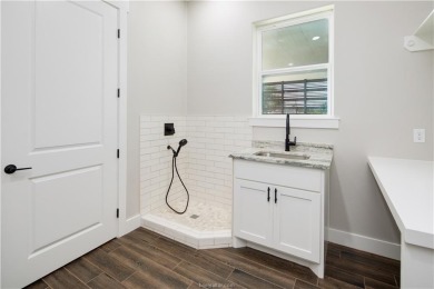 **GOLF COURSE HOME - 1-Year Membership Included!
Welcome to your on Oak Grove Country Club in Texas - for sale on GolfHomes.com, golf home, golf lot