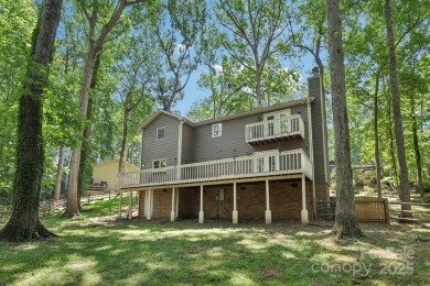 Welcome to 8 Hickory Ridge Court--a warm, inviting 4BR/3BA home on River Hills Country Club in South Carolina - for sale on GolfHomes.com, golf home, golf lot