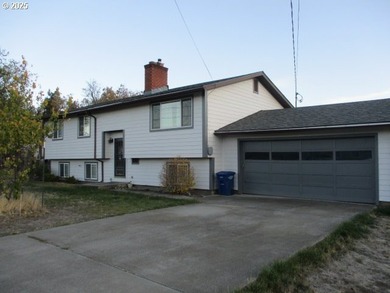 5 bedroom 2 bath with attached garage and heated 1,500 sqft on  in Oregon - for sale on GolfHomes.com, golf home, golf lot