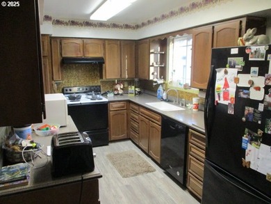 5 bedroom 2 bath with attached garage and heated 1,500 sqft on  in Oregon - for sale on GolfHomes.com, golf home, golf lot