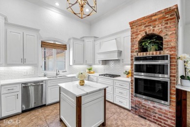 Elegant Living in Southern Trace - Where Luxury Meets Lifestyle

 on Southern Trace Country Club in Louisiana - for sale on GolfHomes.com, golf home, golf lot