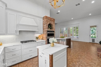 Elegant Living in Southern Trace - Where Luxury Meets Lifestyle

 on Southern Trace Country Club in Louisiana - for sale on GolfHomes.com, golf home, golf lot