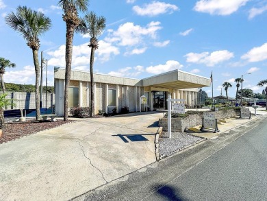 MOVE-IN READY! 2 BED/2 BATH COZY RETREAT - TWO FLORIDA ROOMS - on Bay Tree Golf Course in Florida - for sale on GolfHomes.com, golf home, golf lot